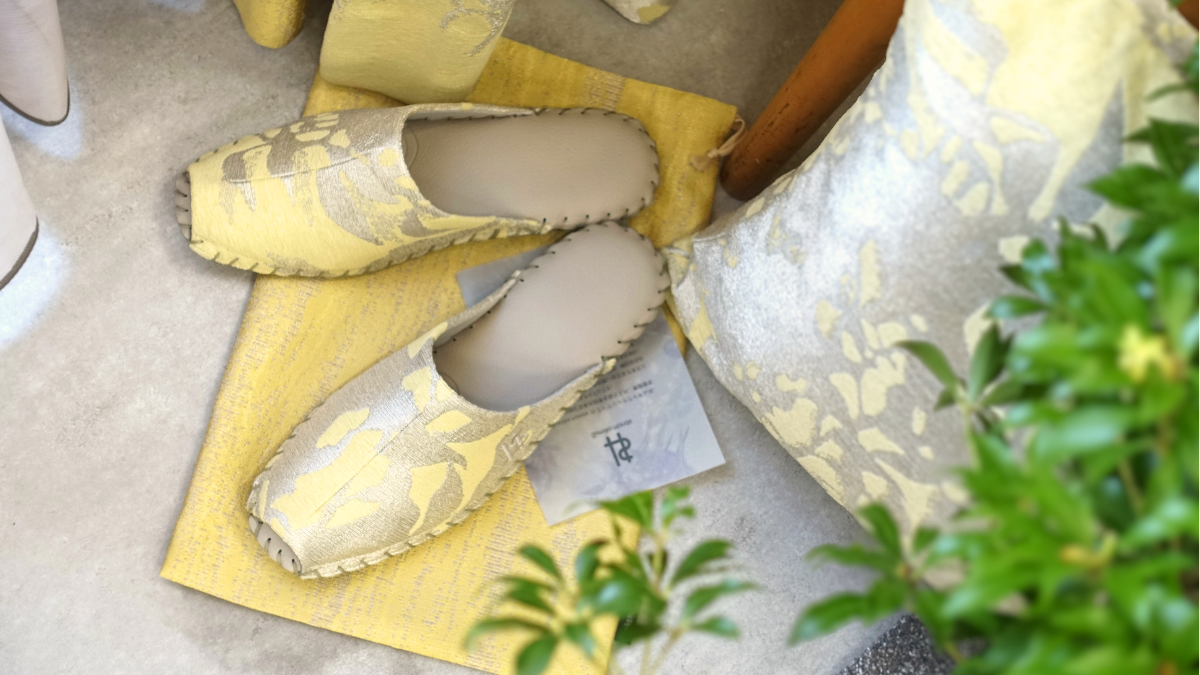 履くほどに深まる心地良さ 白樫が静かに揺れる上質なルームシューズ －Sumiko Hondaより、新たに誕生しました。－